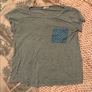 Grey T-shirt with polka dot pocket